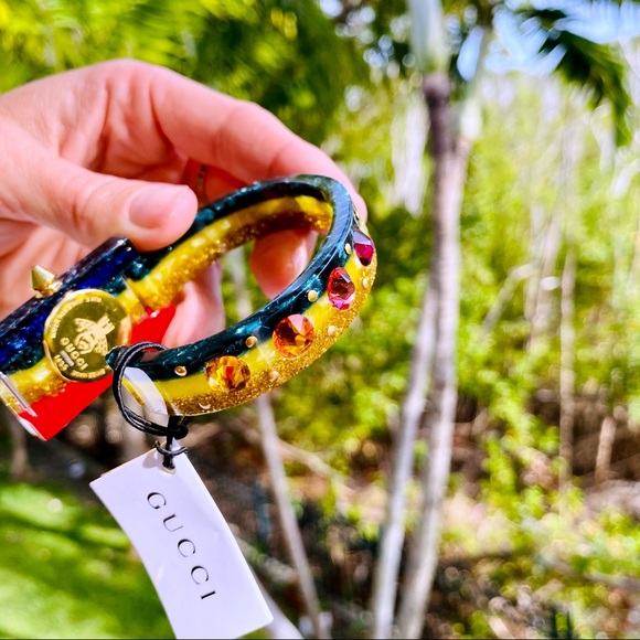 Gucci Vintage Web Resin Rainbow Cuff Watch NWT - Picture 8 of 16